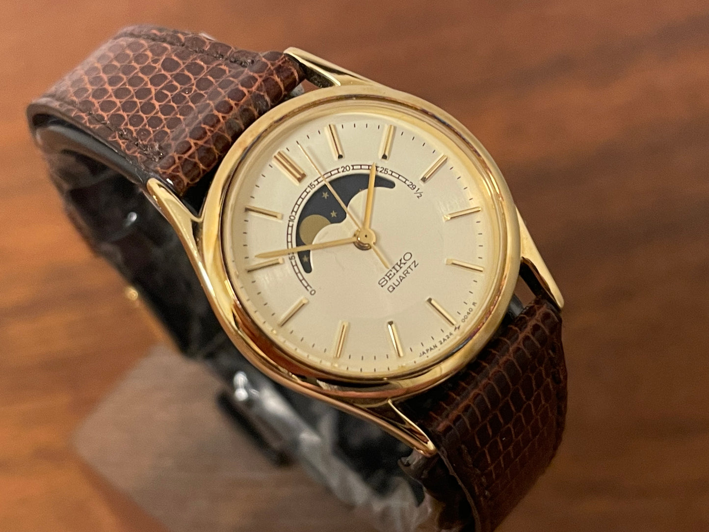 (1985) Seiko 2A24-0040 dress watch - champagne dial w/ moonphase & stick markers - small size (NOS)