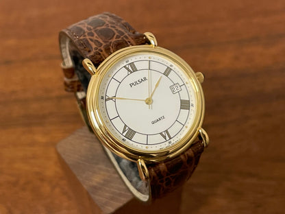 (2000) Pulsar V532-8A60 dress watch - gold colored case - white dial w/ black Roman numerals (NOS)