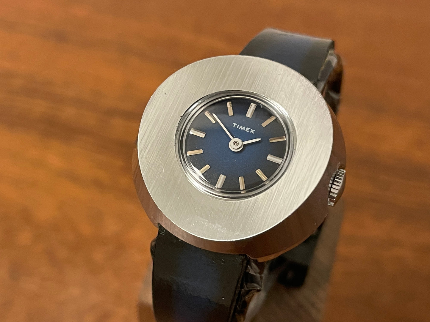 (1970s) Timex 512-501 - blue fumé dial w/ silver markers -  small size (NOS + full set)