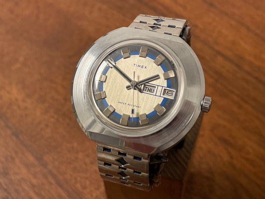 Front side (1970s) Timex 278-515 UFO - silver case - silver brushed dial w/ silver markers - (NOS + full set)