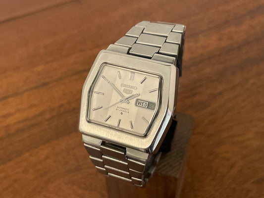 1976 Seiko 5 Automatic 6119-5460 with rare white dial and hexagon case front view