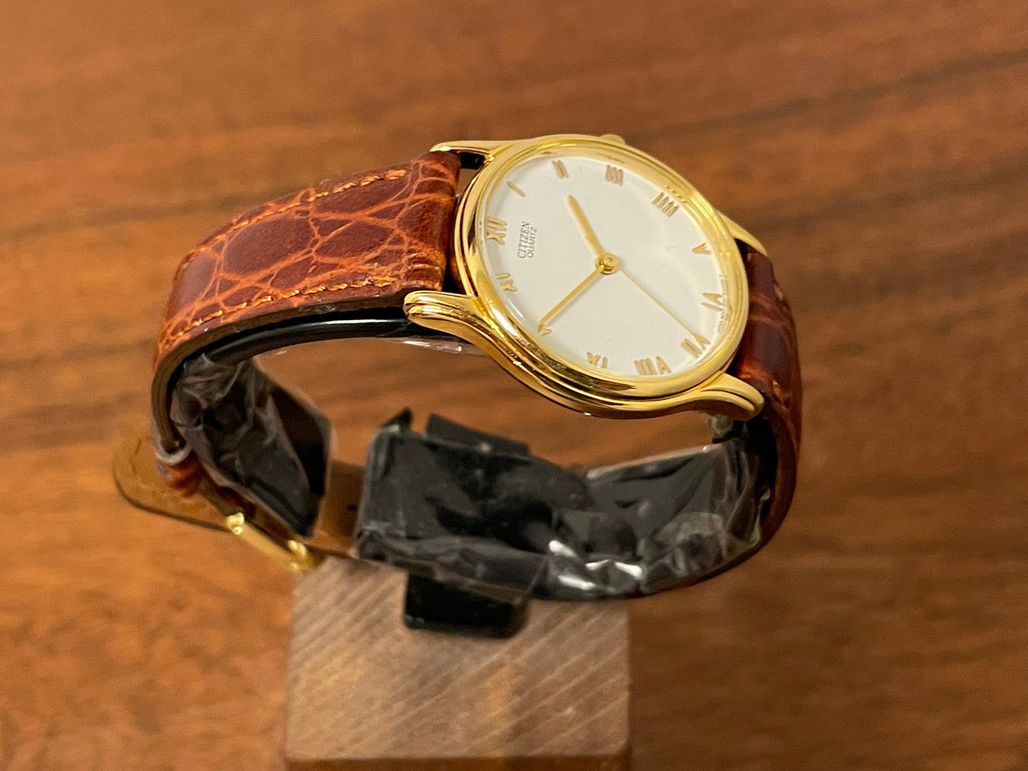 (1981) Citizen 6031-S38419 dress watch - white dial w/ gold Roman numerals - small size (NOS)