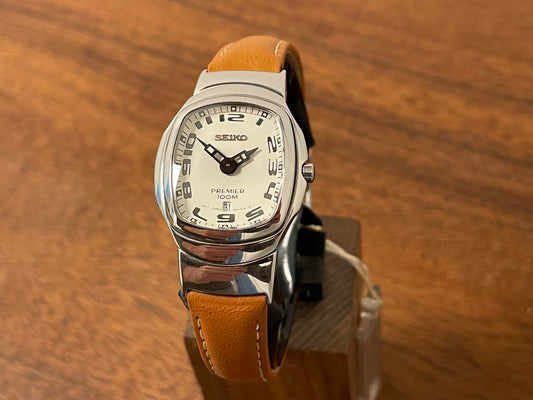 Seiko 7N89-0AA0 Premier on leather strap front side