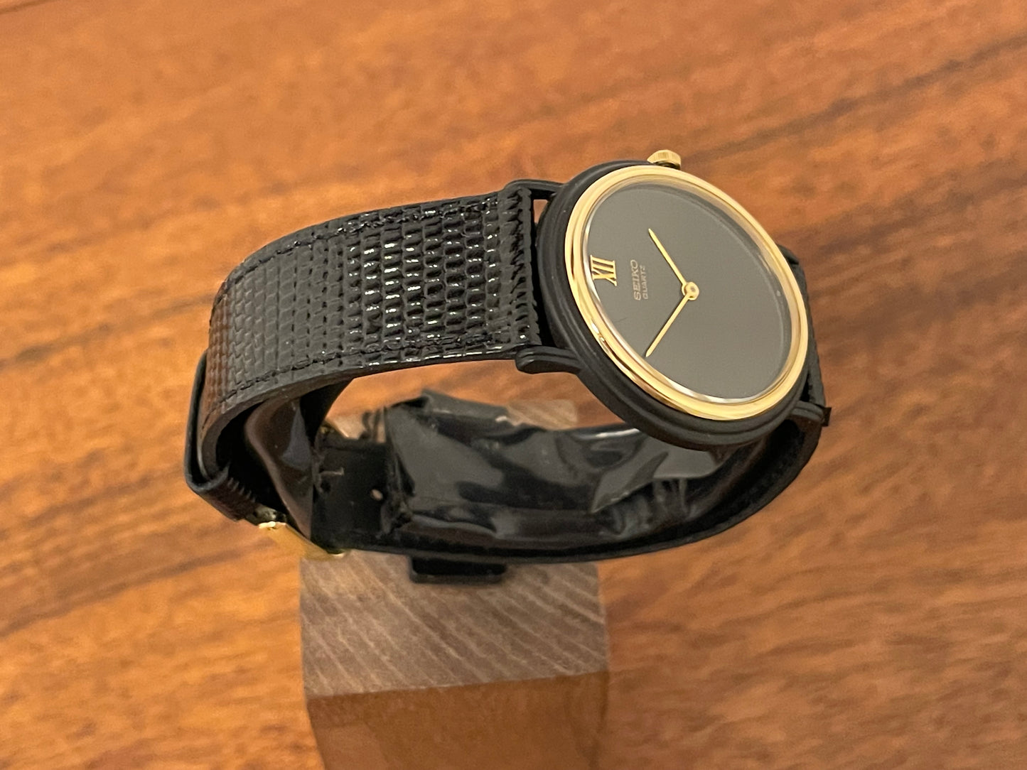 (1993) Seiko 6530-5120 dress watch- oval black case w/ gold bezel en hands (NOS)