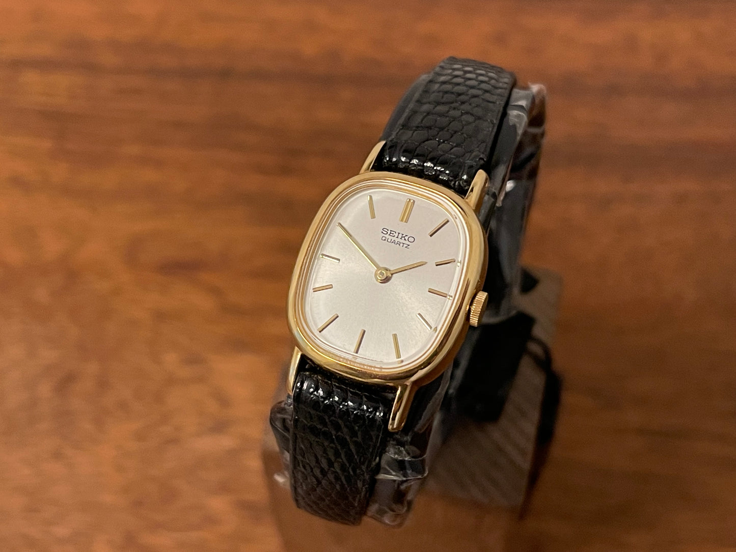 Front side (1981) Seiko 5420-5119 "Ellipse" - gold plated case - silver dial w/ gold markers - small size (NOS)