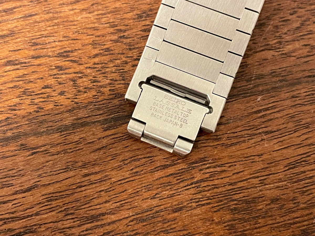 (1983) Seiko 6730-565H Lassale ultra thin - stainless steel bracelet - brushed gold dial w/ black stick markers (NOS)