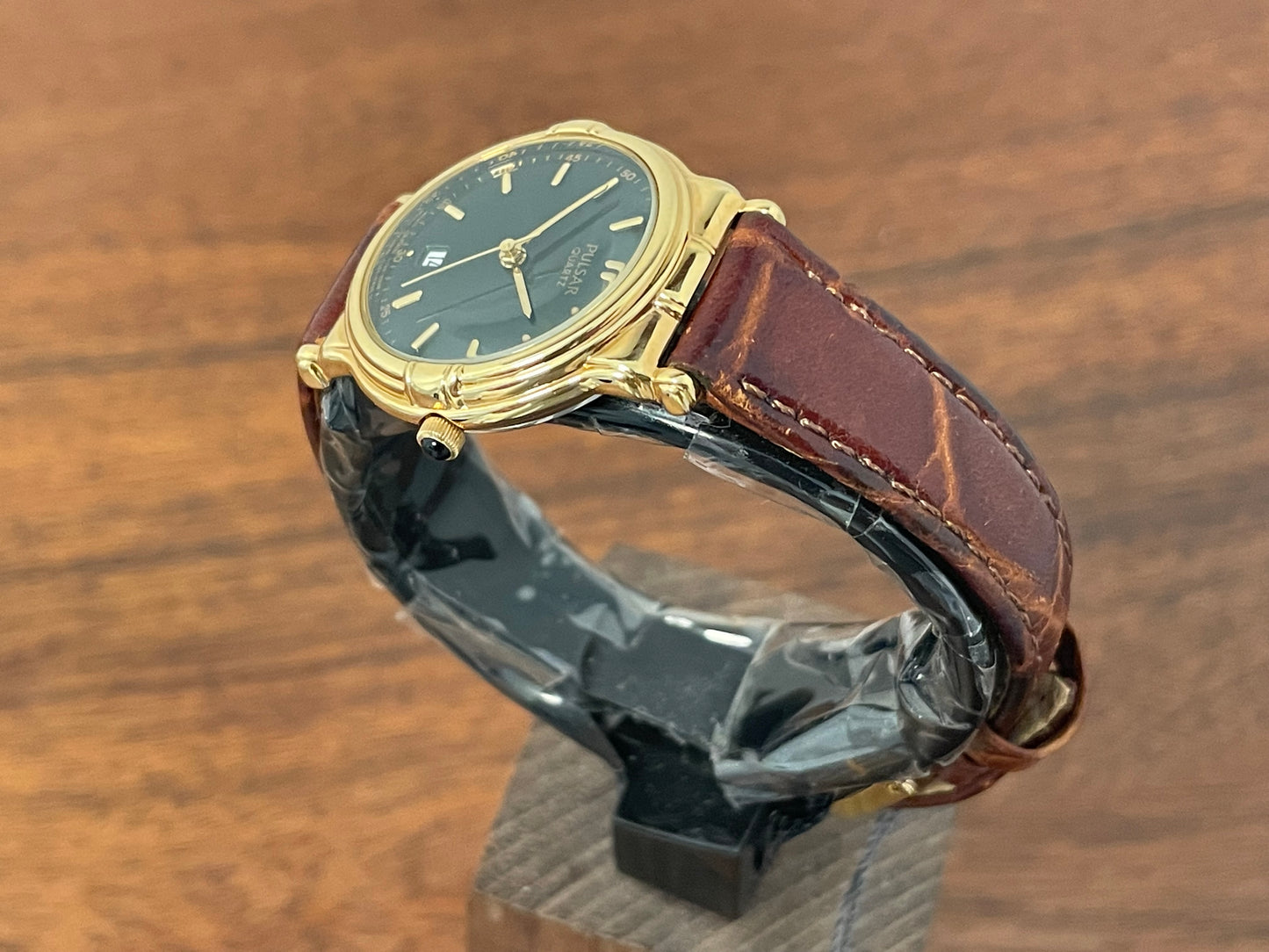 (2002) Pulsar V782-6A80 dress watch  - British green dial w/ gold markers - small size (NOS)