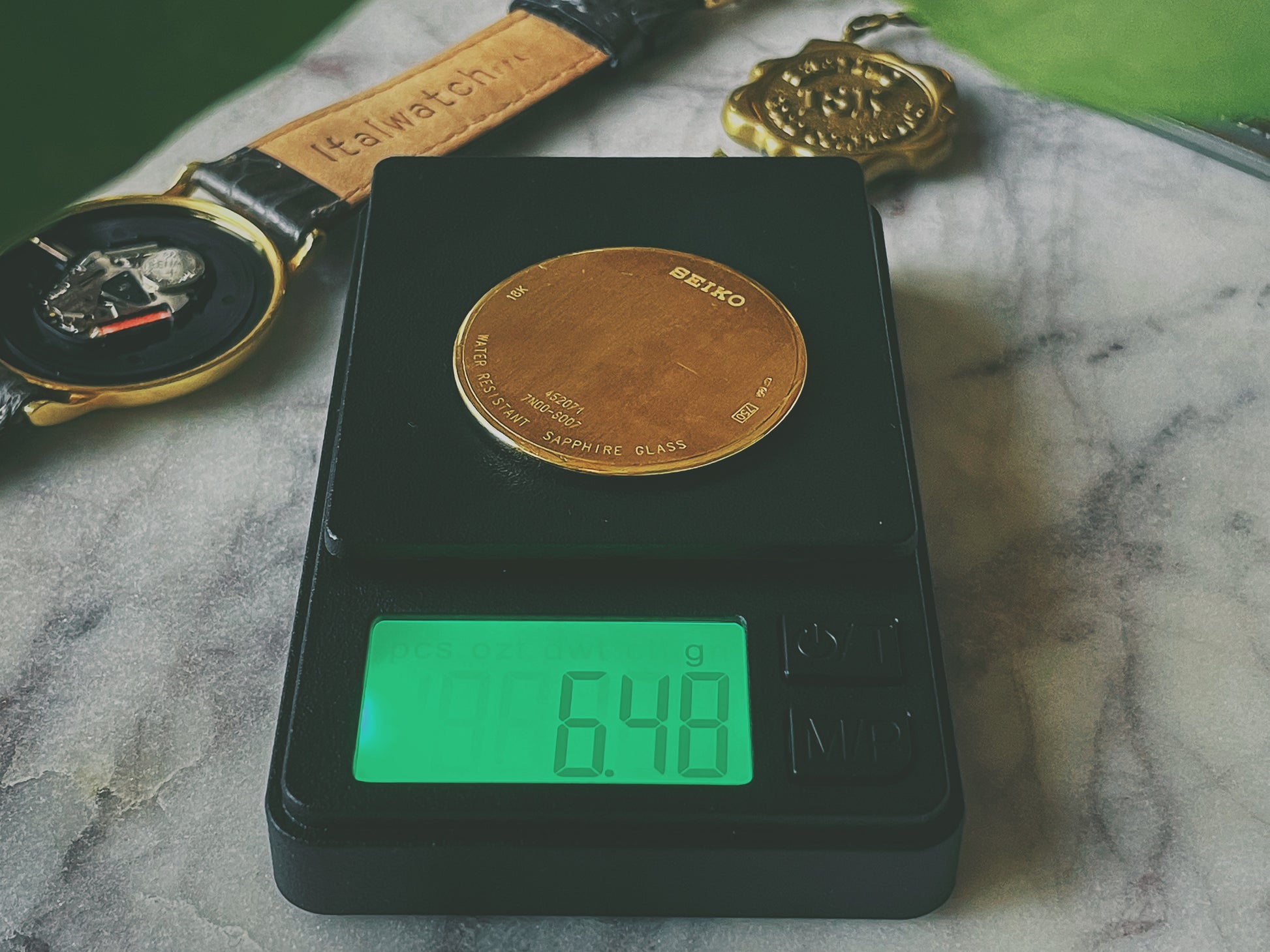 Seiko 7N00-S007 18K solid gold case back weight