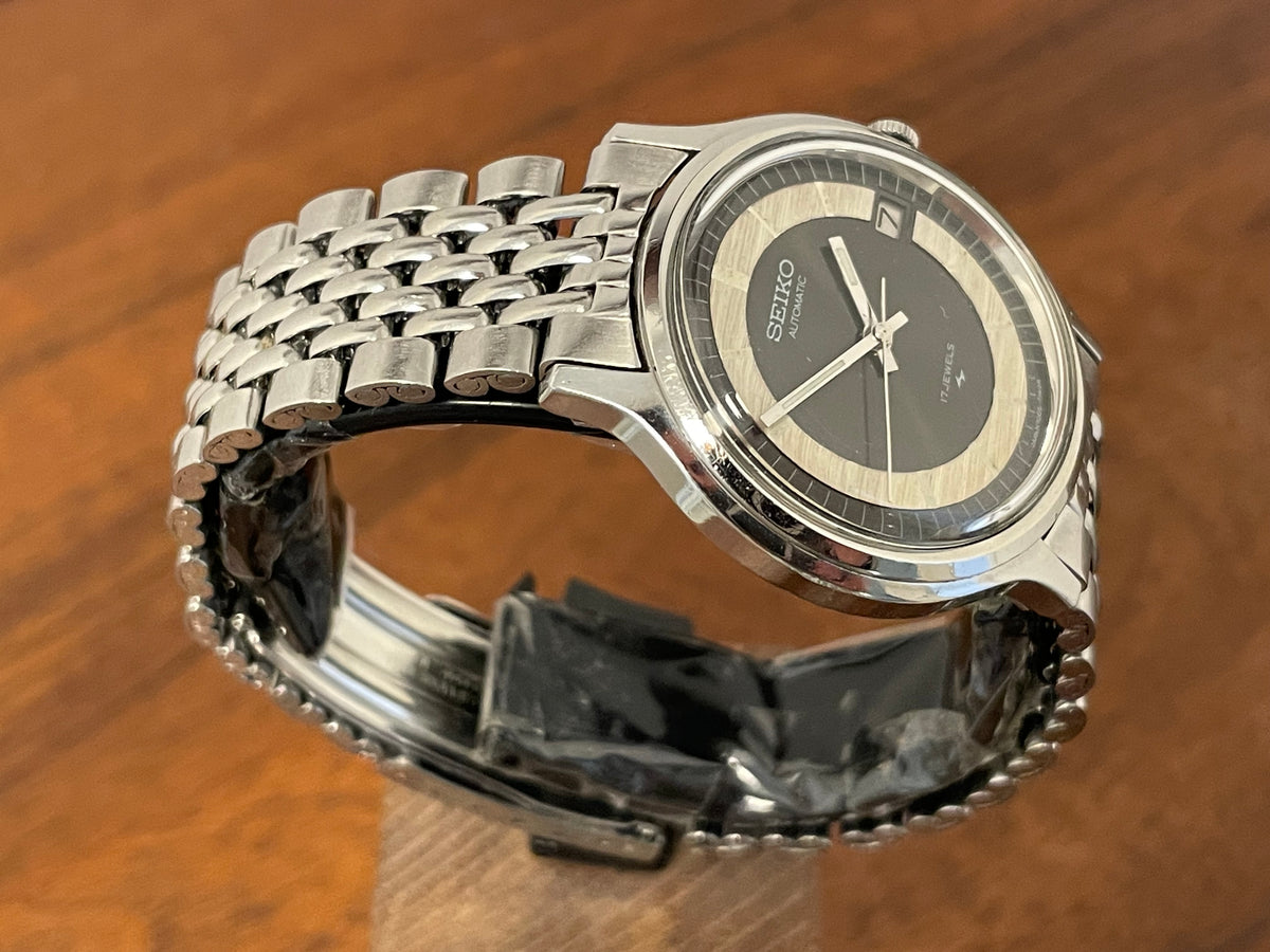 (1975) Seiko 7005-7110 automatic 17 jewels - "bullseye" dial w/ date window