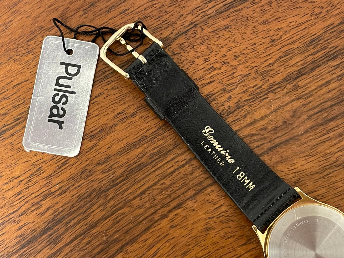 (1990) Pulsar Y552-8009 dress watch - gold colored case - white dial w/ black Roman numerals (NOS)