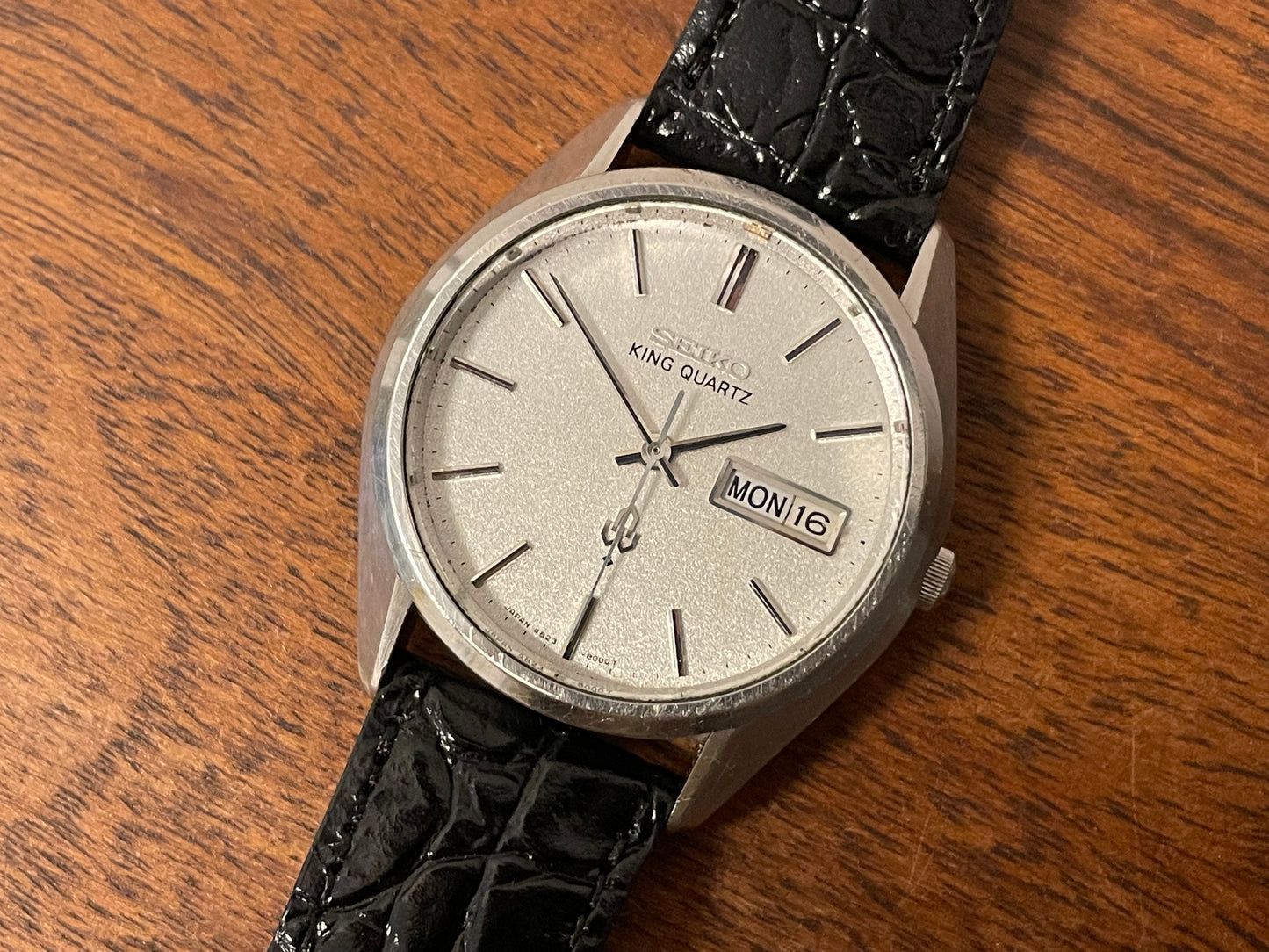 (1975) Seiko 4823-8000 King Quartz - silver grain dial w/ silver markers
