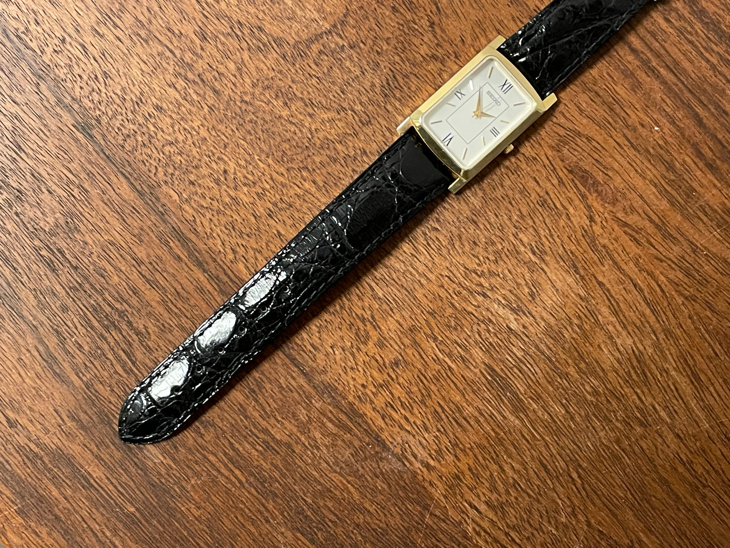 (1990s) Seiko 7N01-0BA8 18K gold collection "tank" - 18k solid gold case - white & cream dial (NOS + full set)