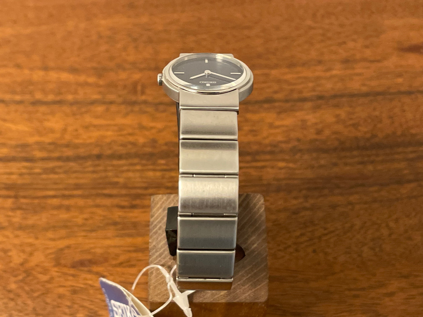 (2000) Seiko V700-6L20 - blue dial with silver markers - small size (NOS)