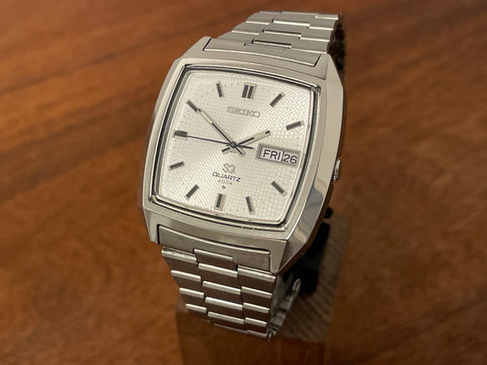 (1976) Seiko 0903-5039 SQ Quartz 4004 "TV dial" - silver waffle dial w/ silver stick markers