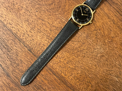 (2000) Seiko 5Y39-7010 dress watch - gold colored case - black dial w/ flat gold Arabic numerals (NOS)