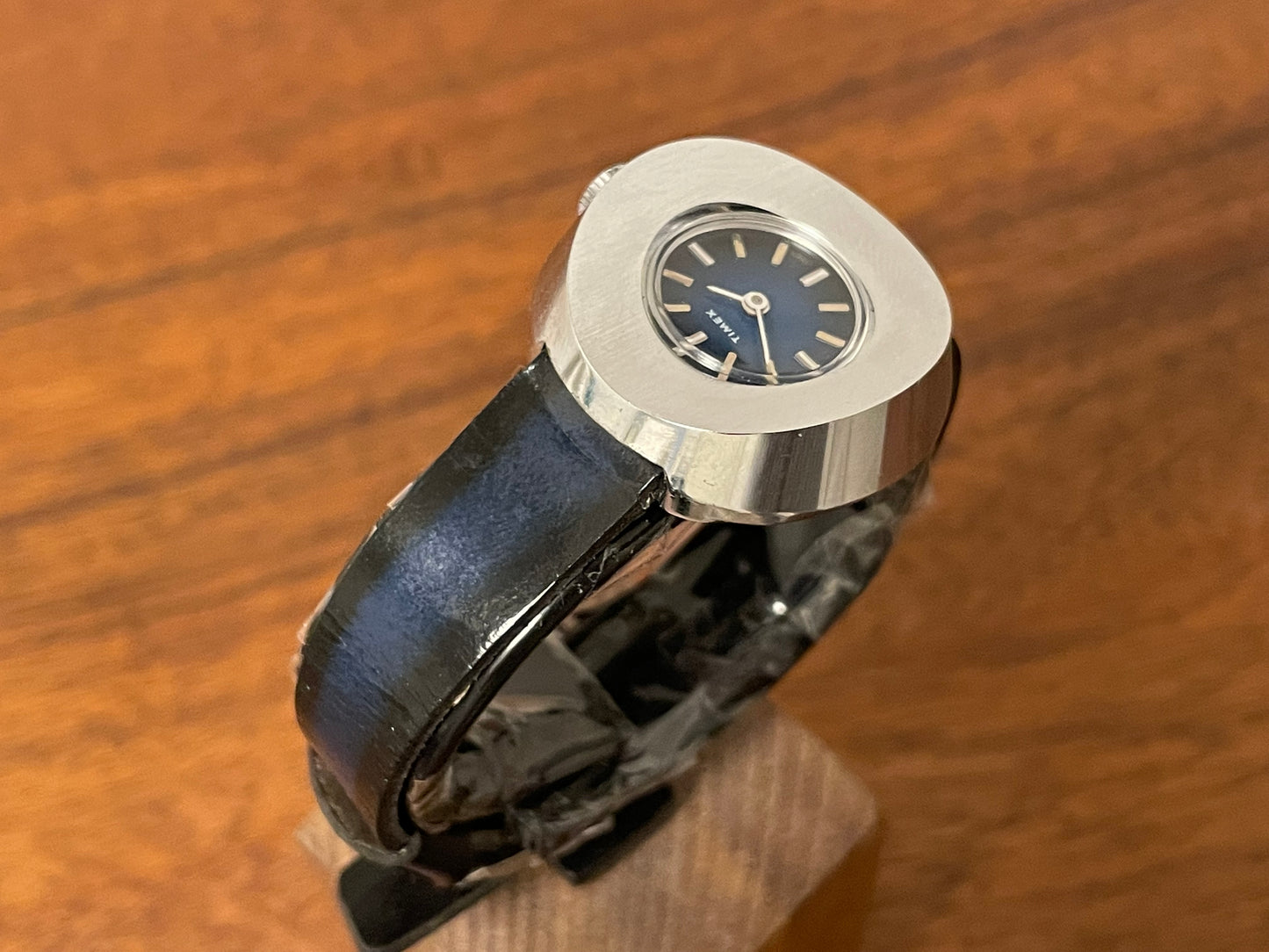 (1970s) Timex 512-501 - blue fumé dial w/ silver markers -  small size (NOS + full set)