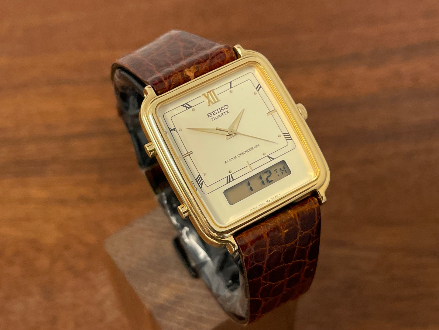 (1985) Seiko H601-5010 Alarm Chronograph - cream dial w/ gold Roman numerals (mint)