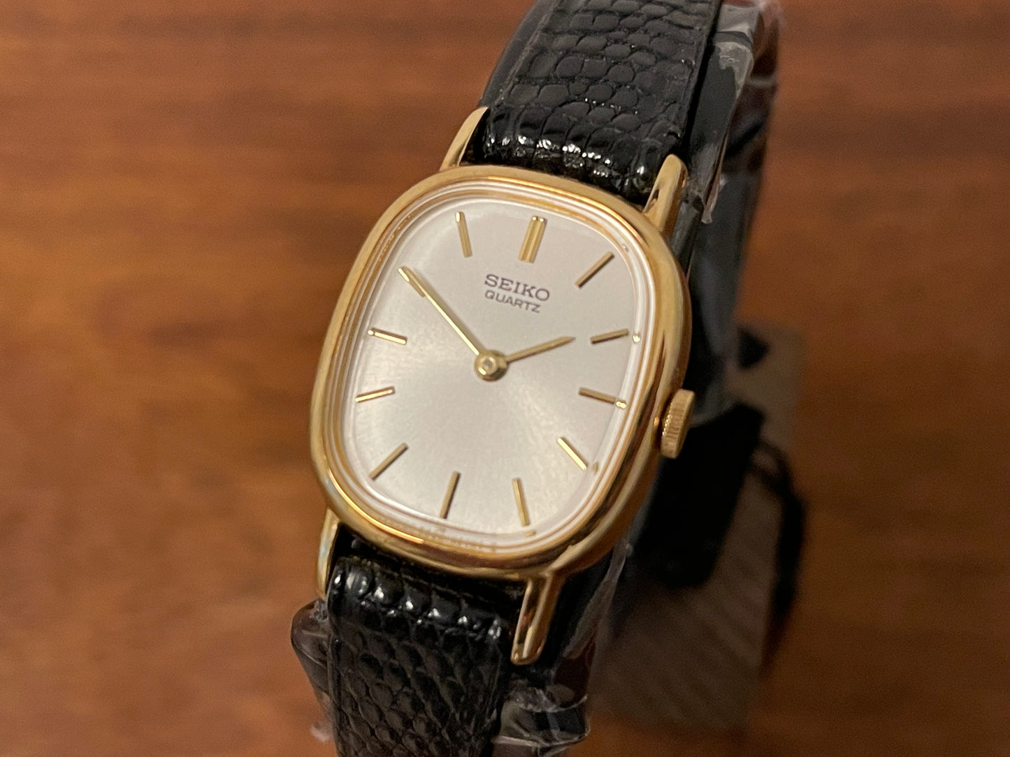 (1981) Seiko 5420-5119 "Ellipse" - gold plated case - silver sunburst dial w/ gold markers - small size (NOS)