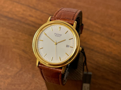 Front side (2003) Pulsar V532-8B40 dress watch - gold colored case - white dial w/ gold markers (NOS)