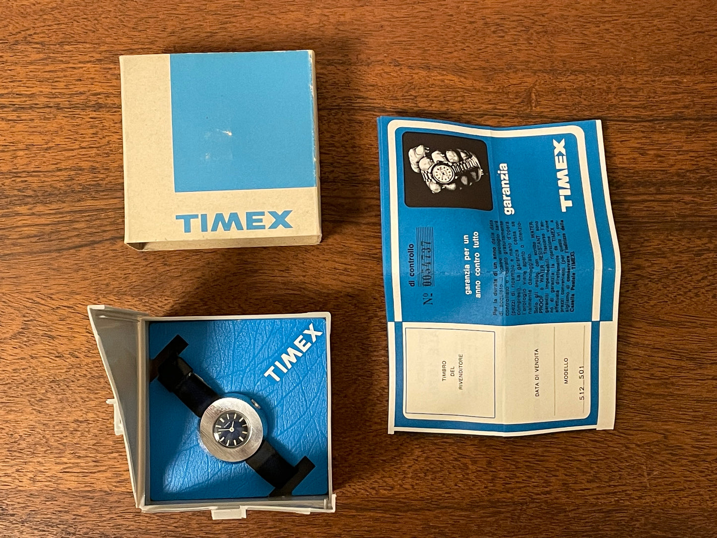 (1970s) Timex 512-501 - blue fumé dial w/ silver markers -  small size (NOS + full set)