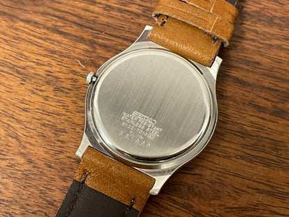 (1988) Seiko 5Y22-7010 Quartz SQ dress watch - black dial w/ 180° arc date window (NOS)