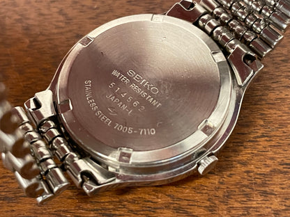 (1975) Seiko 7005-7110 automatic 17 jewels - "bullseye" dial w/ date window