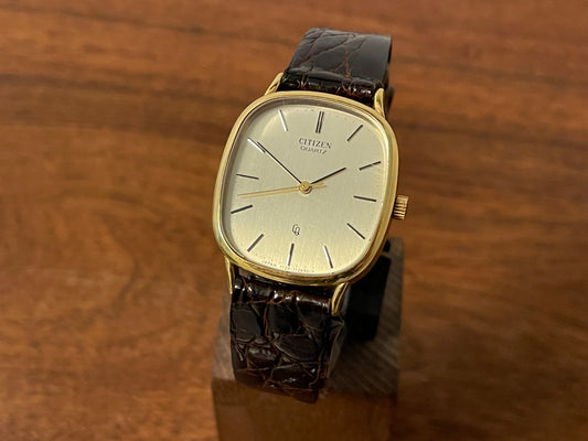 Front side (1970s) Citizen 47-5181 "Ellipse" dress watch - 18K solid gold case - brushed champagne dial w/ gold markers