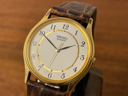 (2003) Seiko 7N01-7041 quartz dress watch - gold case w/ white dial & Arabic numerals (NOS)