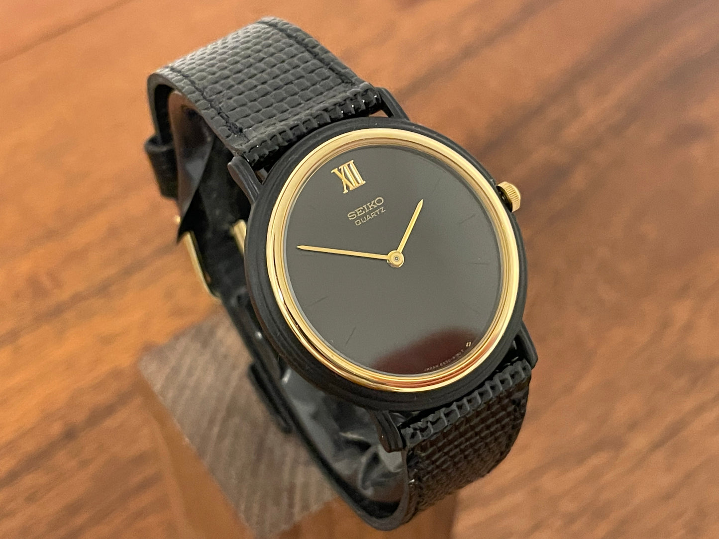 (1993) Seiko 6530-5120 dress watch- oval black case w/ gold bezel en hands (NOS)
