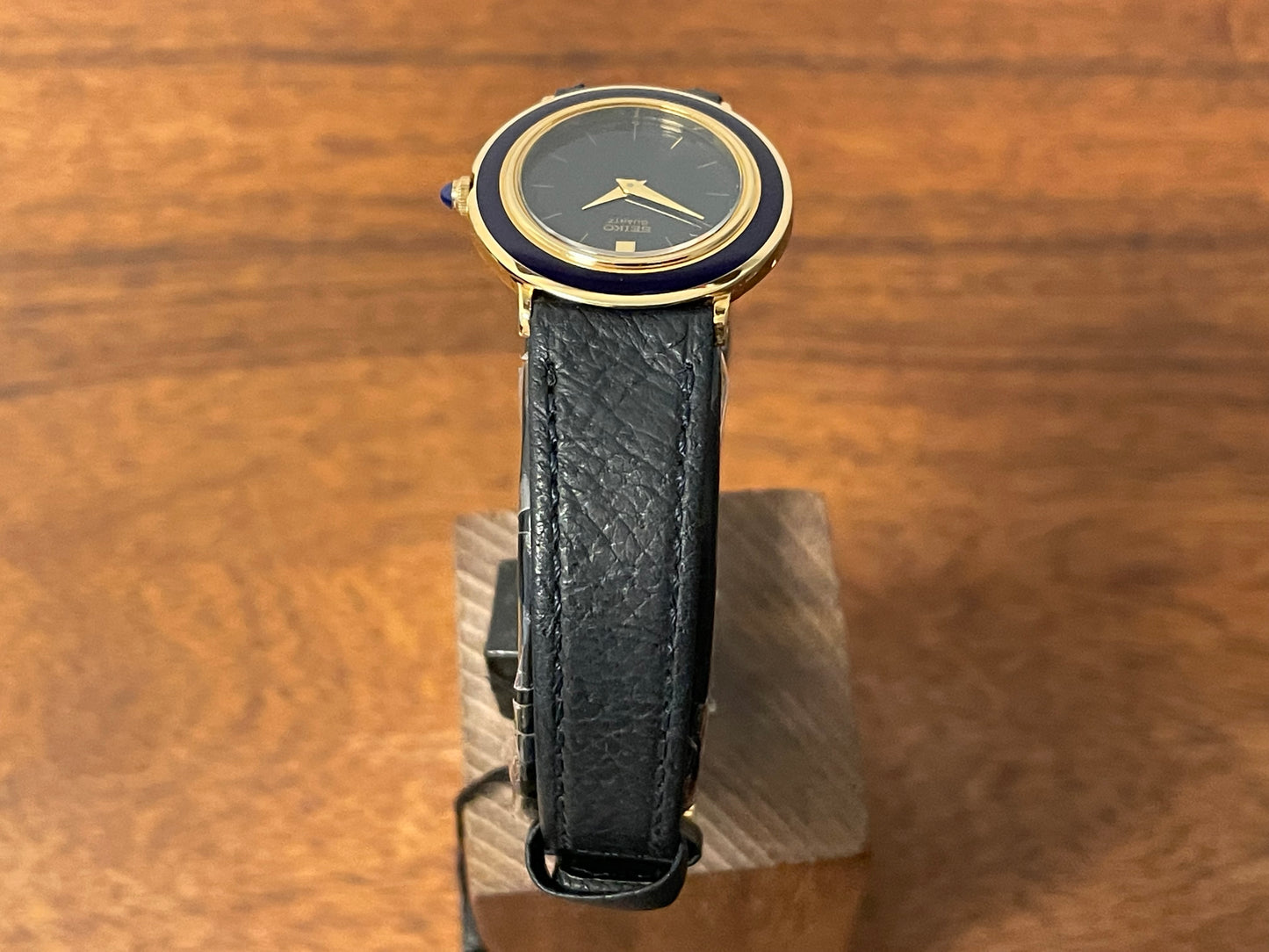 (1983) Seiko 7320-010A dress watch - purple bezel - dark blue dial w/gold markers - small size (NOS)