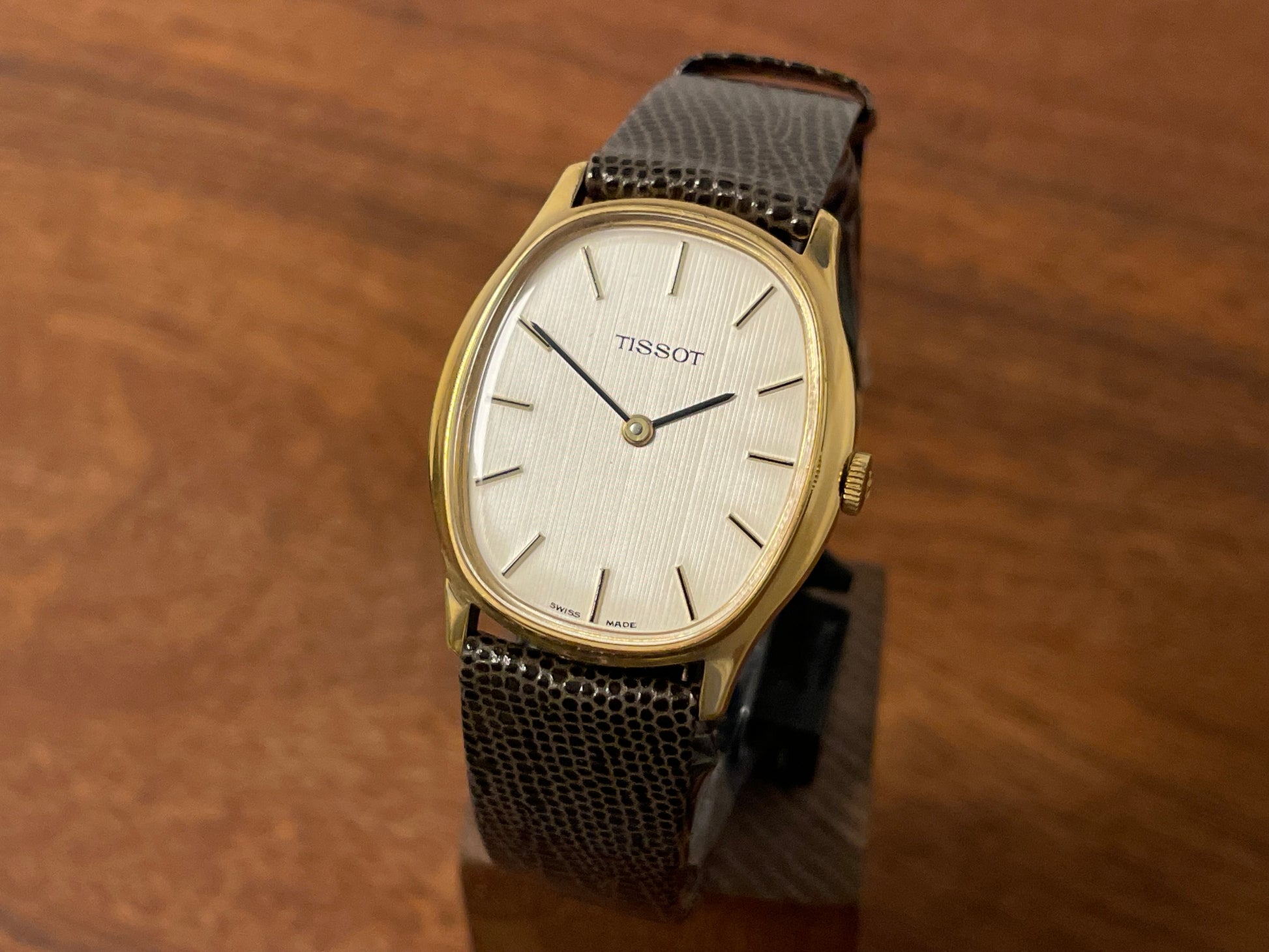 Front side (1970s) Tissot 41141 "Ellipse" dress watch - gold case - silver brushed dial w/ gold stick markers (NOS)