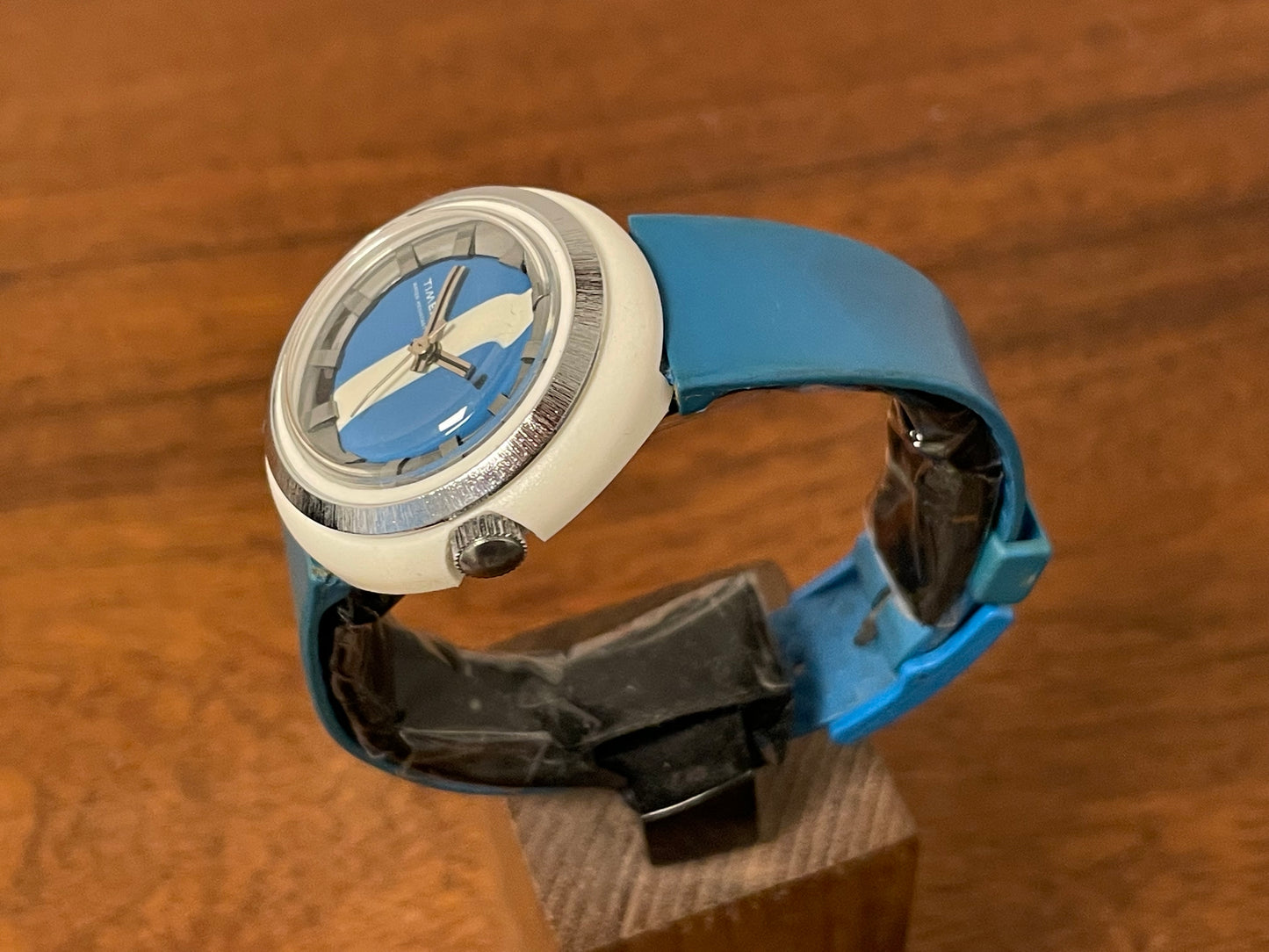 (1970s) Timex 290-181 UFO - white plastic case - blue & white dial w/ silver markers - small size (NOS + full set)