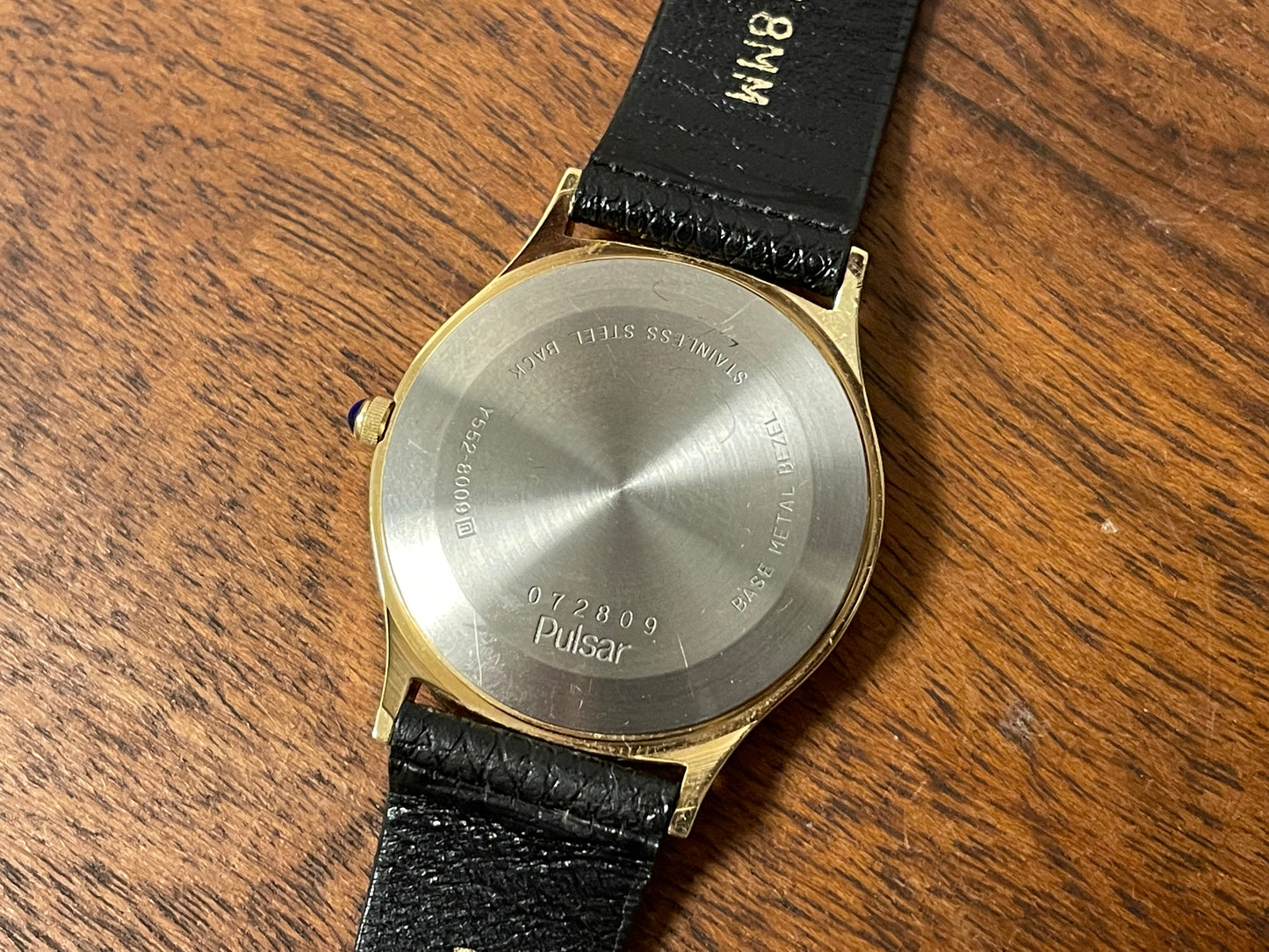 (1990) Pulsar Y552-8009 dress watch - gold colored case - white dial w/ black Roman numerals (NOS)
