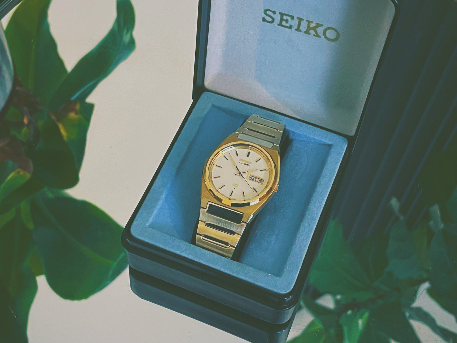 A vintage Seiko sitting in a Seiko box on a table