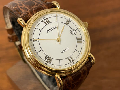 (2000) Pulsar V532-8A60 dress watch - gold colored case - white dial w/ black Roman numerals (NOS)