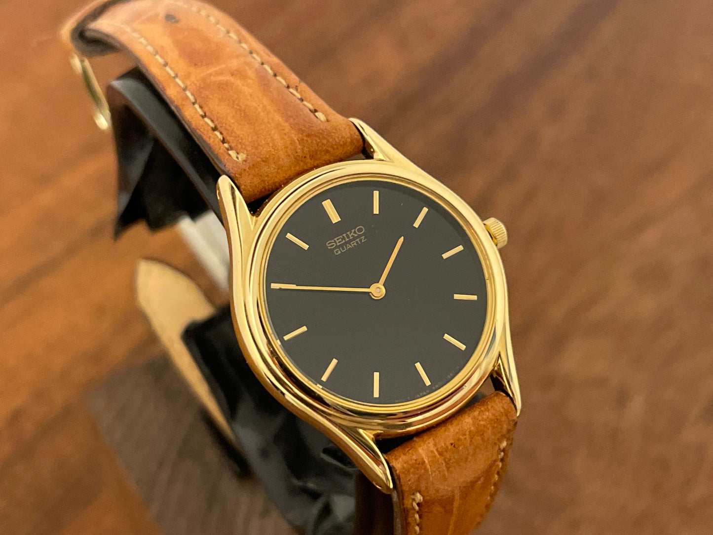 (1993) Seiko 4N00-0591 dress watch - gold bezel w/ black dial and gold markers - small size (NOS)