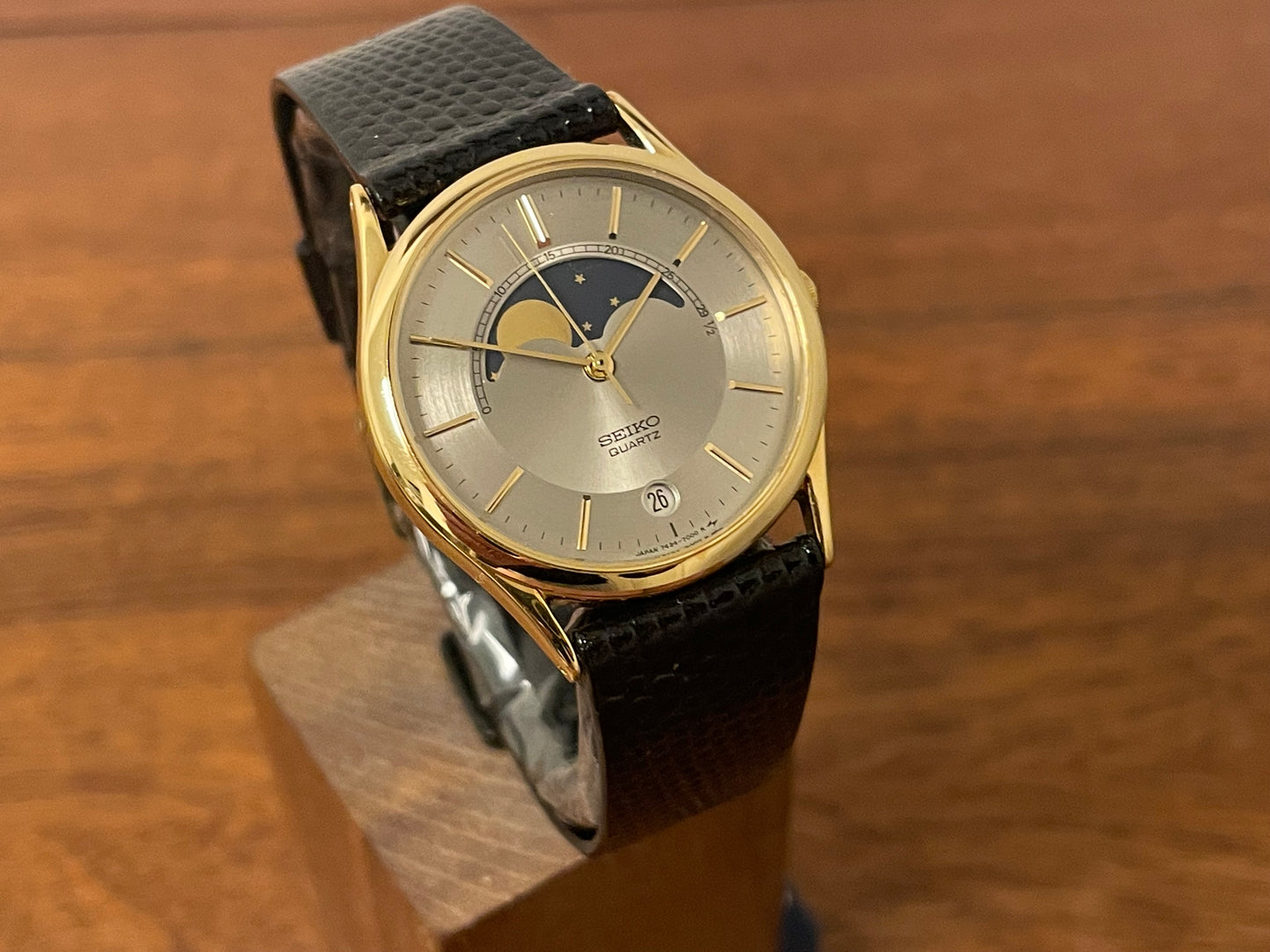 (1986) Seiko 7434-7000 dress watch with moon phase -silver dial w/ gold stick markers (NOS)