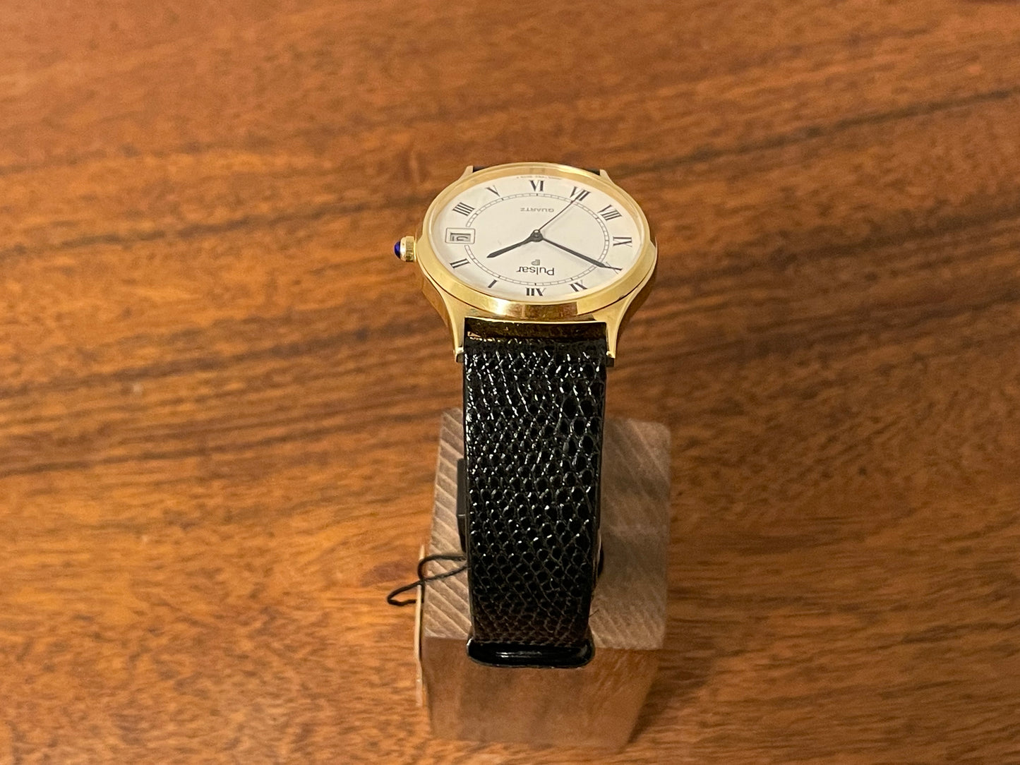 (1990) Pulsar Y552-8009 dress watch - gold colored case - white dial w/ black Roman numerals (NOS)