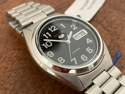 (1996) Seiko 5 automatic 7009-3180 - black dial w/ military style numerals (NOS)