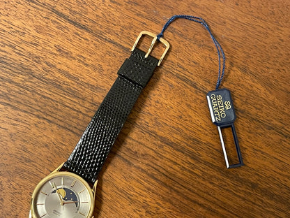 (1986) Seiko 7434-7000 dress watch with moon phase -silver dial w/ gold stick markers (NOS)