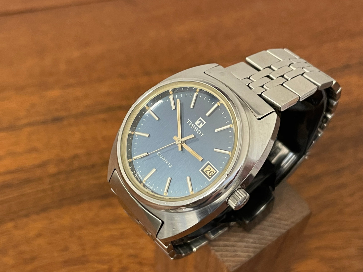 (1970s) Tissot quartz cal. 2030 with blue vertical sunburst dial (full service)