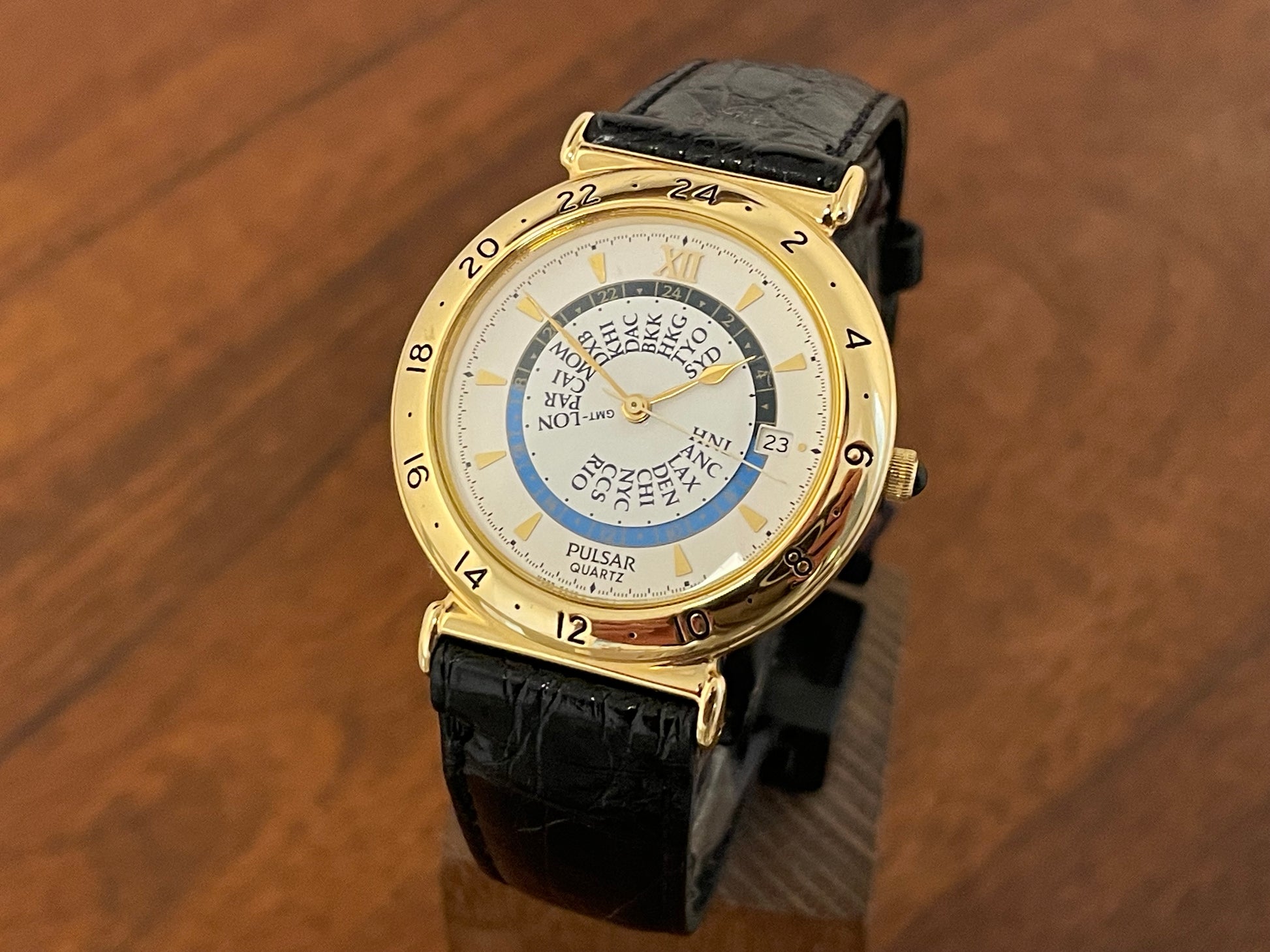 Front side (1999) Pulsar V339-6000 world Timer - gold case - rotating white dial w/ gold markers (NOS)