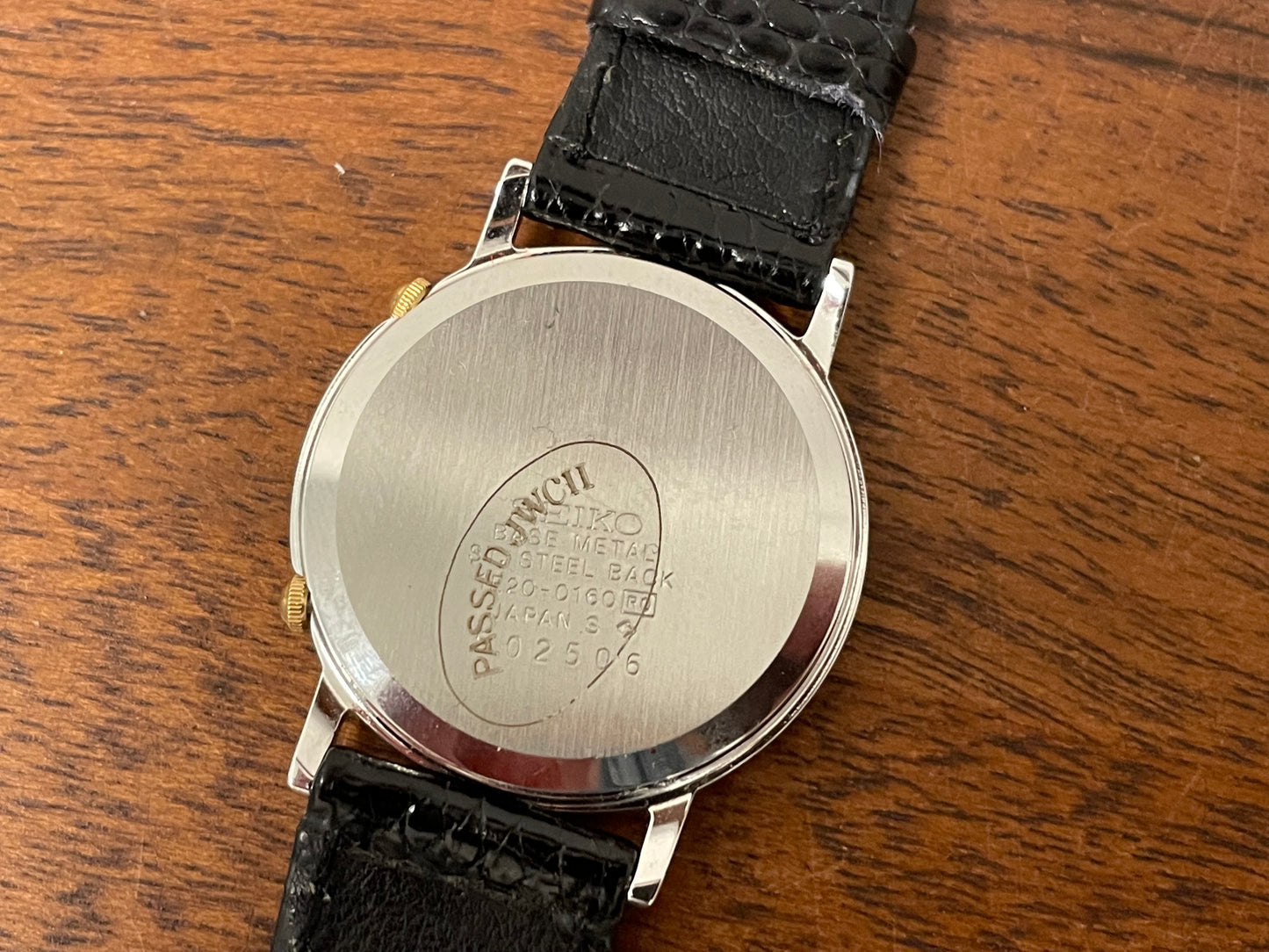(1985) Seiko 1E20-0160 dual time dress watch - round case - white dial w/ 2 subdials  (NOS)