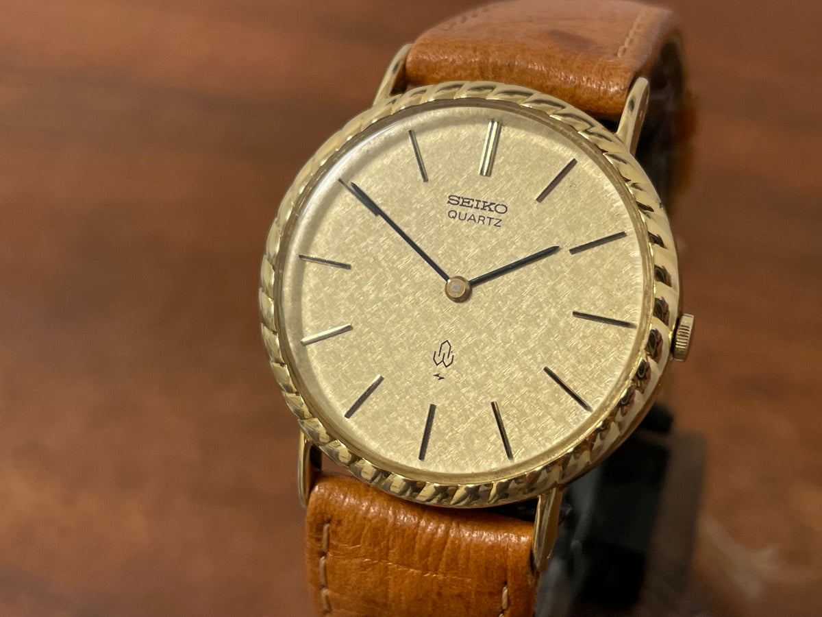(1977) Seiko 43-0150 14K solid gold dress watch - rope bezel -  gold textured dial w/ gold markers