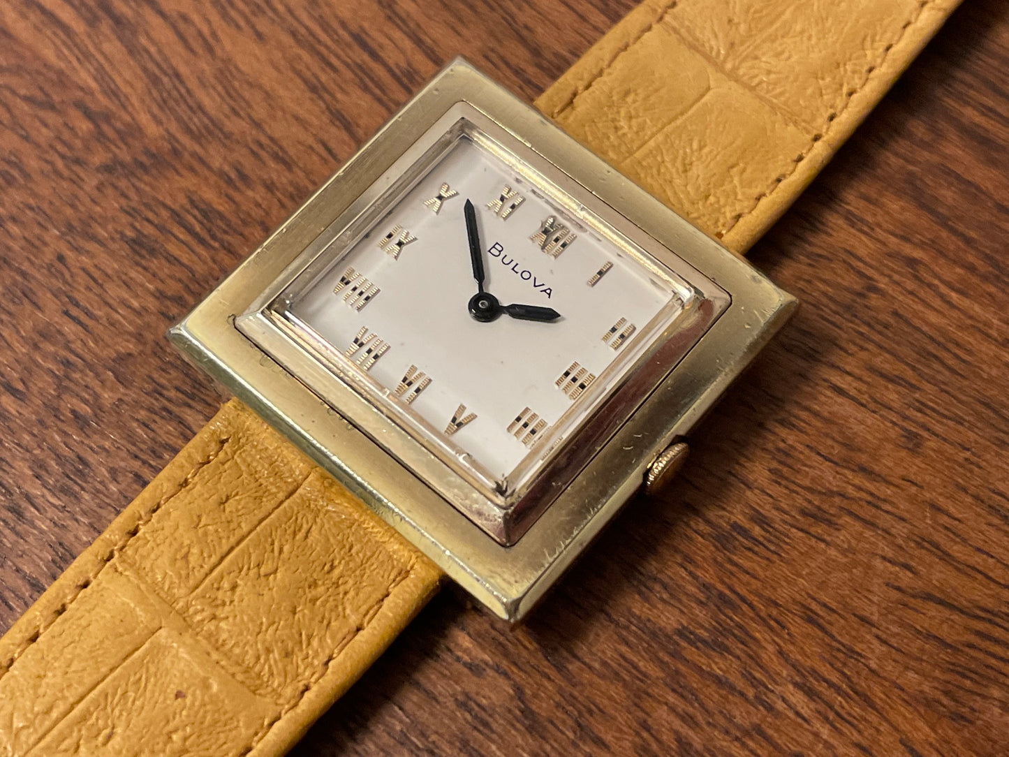 (1969) Bulova 62905-5Y President "G" M9 square dress watch - champagne dial with gold Roman numerals (serviced)