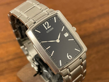 (1990) Citizen 1015-H23389 - integrated bracelet - black dial w/ silver Arabic numerals & markers (NOS)