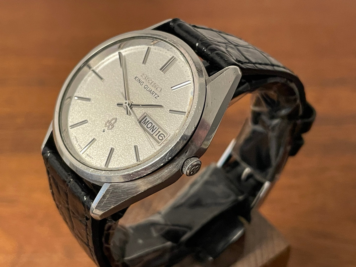 (1975) Seiko 4823-8000 King Quartz - silver grain dial w/ silver markers