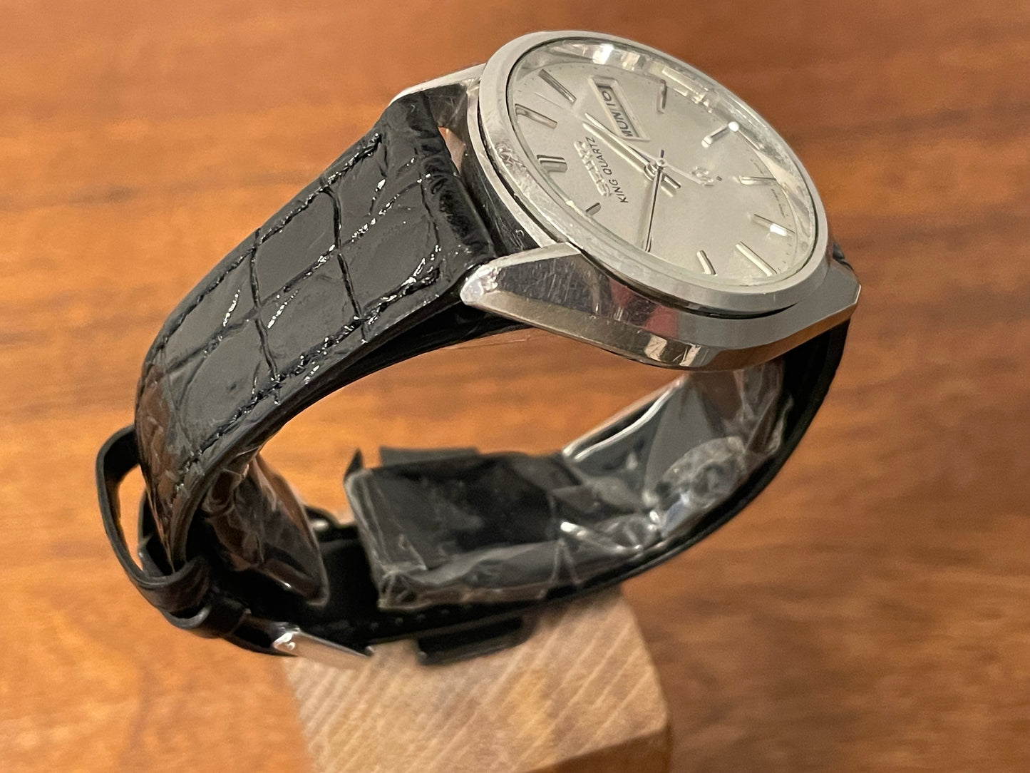 (1975) Seiko 4823-8000 King Quartz - silver grain dial w/ silver markers