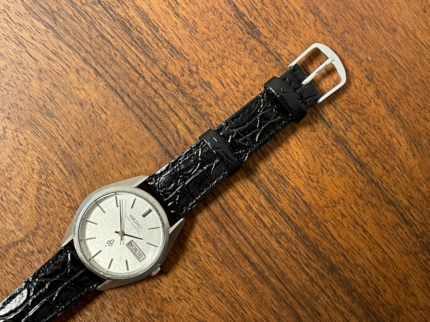 (1975) Seiko 4823-8000 King Quartz - silver grain dial w/ silver markers