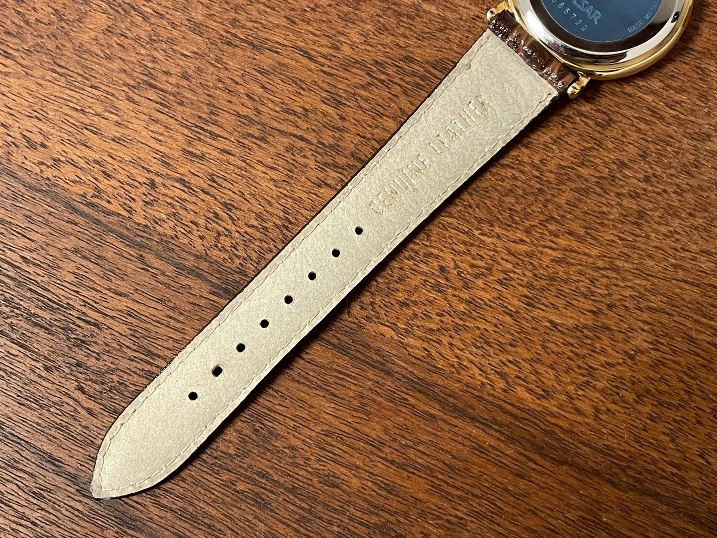 (2000) Pulsar V532-8A60 dress watch - gold colored case - white dial w/ black Roman numerals (NOS)